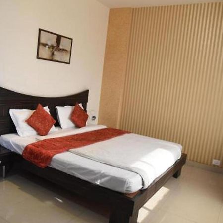 Hotel Pink Pearl Raigarh エクステリア 写真
