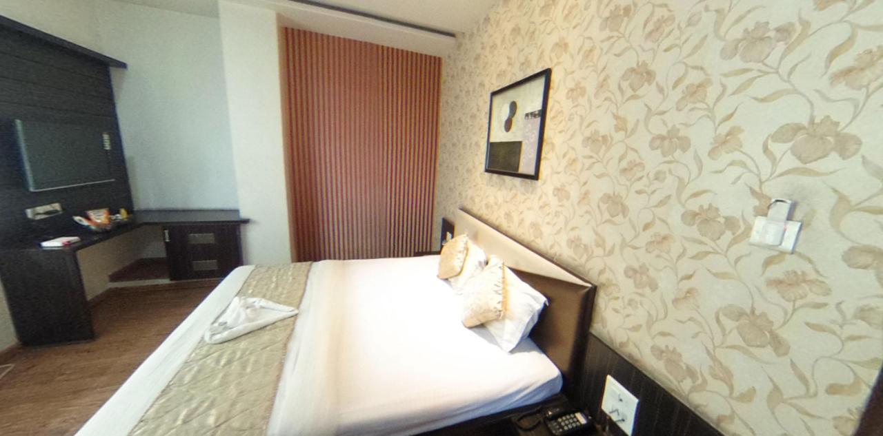 Hotel Pink Pearl Raigarh エクステリア 写真