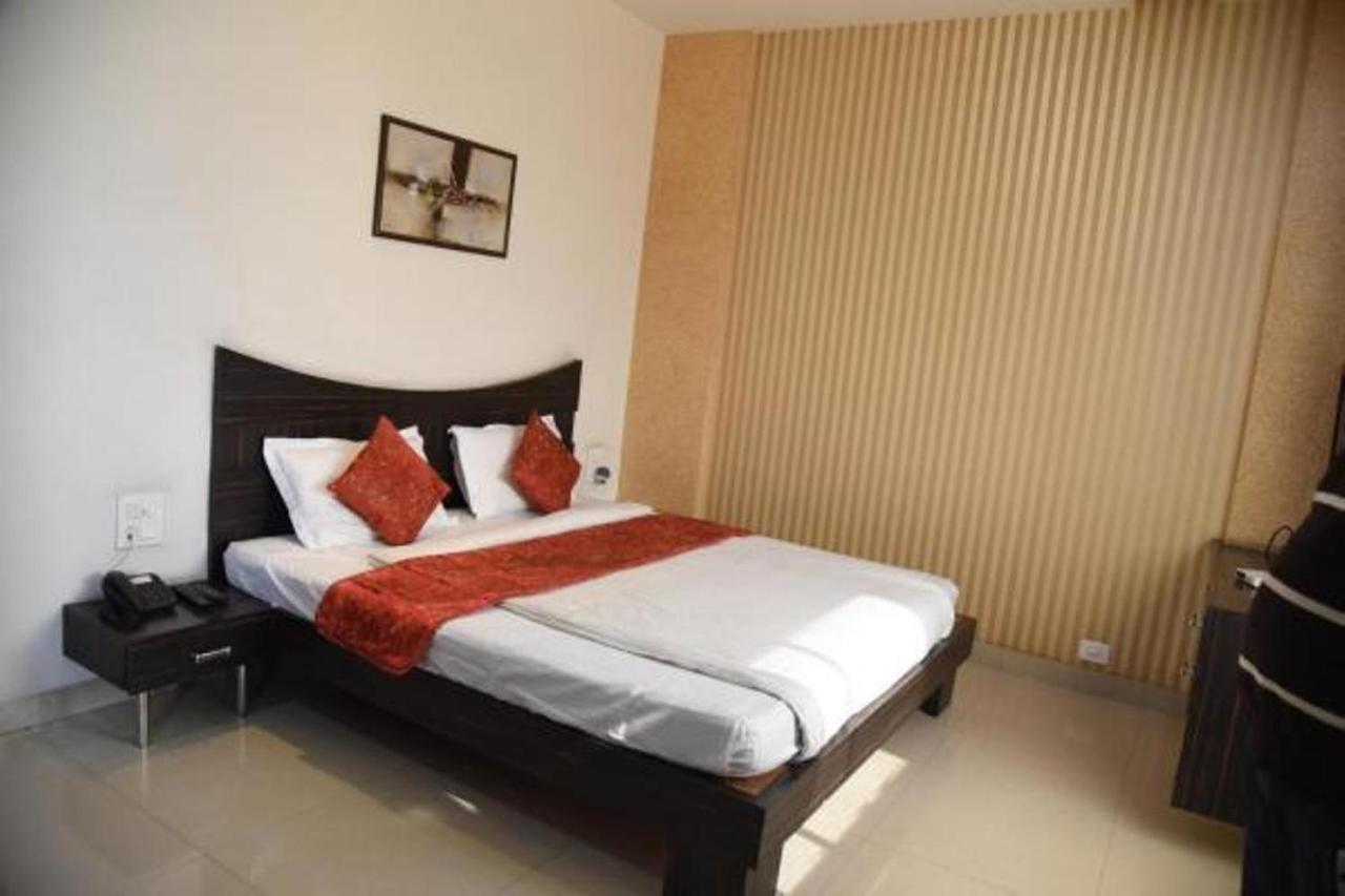 Hotel Pink Pearl Raigarh エクステリア 写真