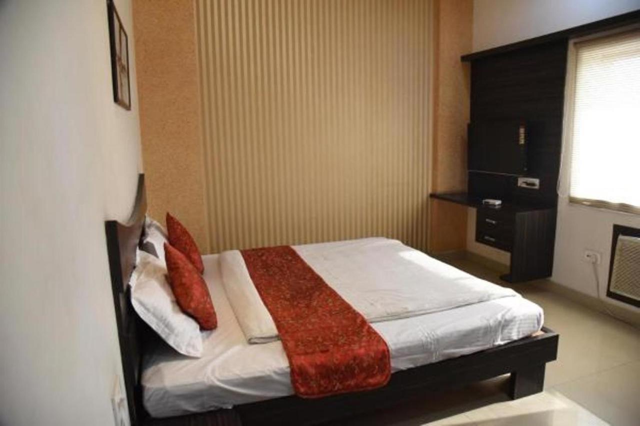 Hotel Pink Pearl Raigarh エクステリア 写真